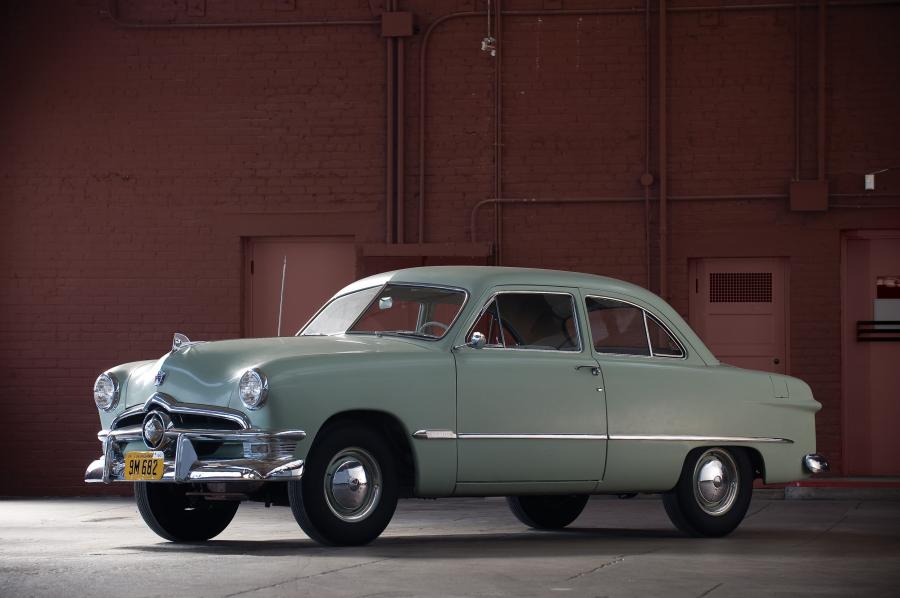  Ford Custom DeLuxe Tudor Sedan 1950 года  (фото 9 из 10)